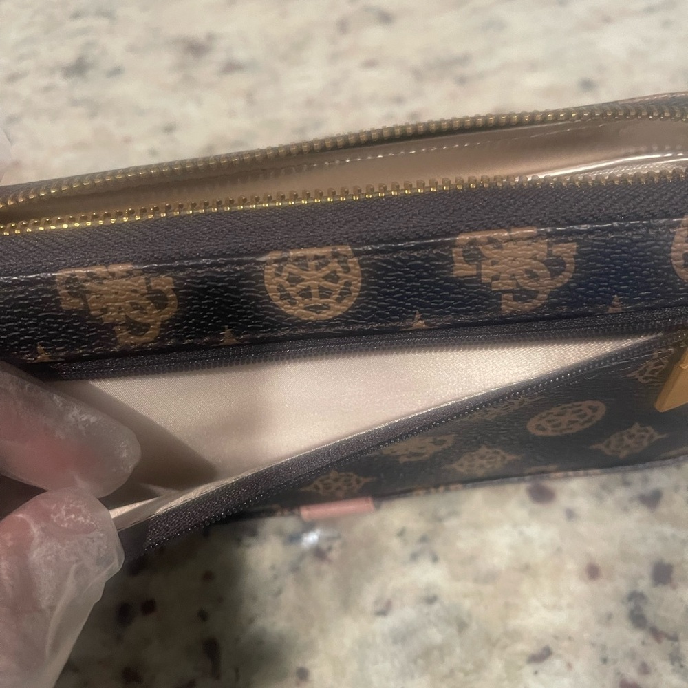 GUESS BRIANA WRISTLET WALLET with Gold Accents - Picture 7 of 8